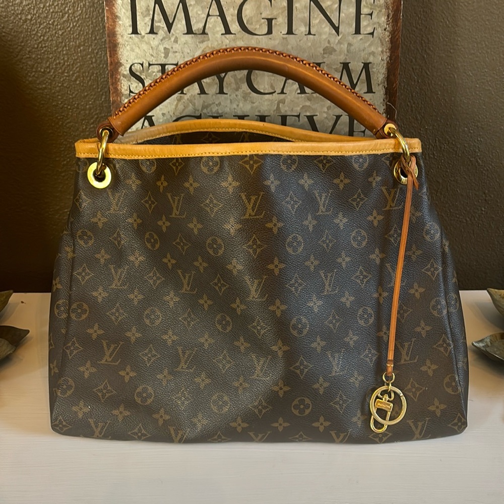 Louis Vuitton artsy mm authentic